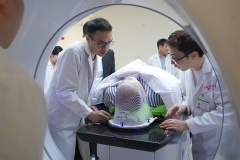 信息时报：精准定位灭杀病灶，放疗“除瘤”顶起半壁江山